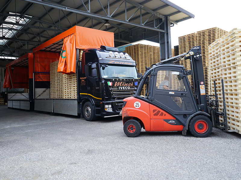 Varesco Legno a Tesero, in Valle di Fiemme | Pallets